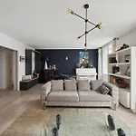 Veeve - Thoroughly Modern Maison