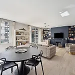 Veeve - Thoroughly Modern Maison